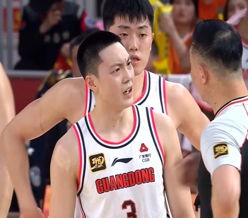 单节10分钟!广东队阵容厚度优势荡然无存,杜锋被迫放弃两大国手
