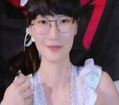 韩国粉丝也顶不住！中国女Faker走红海外韩国玩家我的眼睛烧起来了！