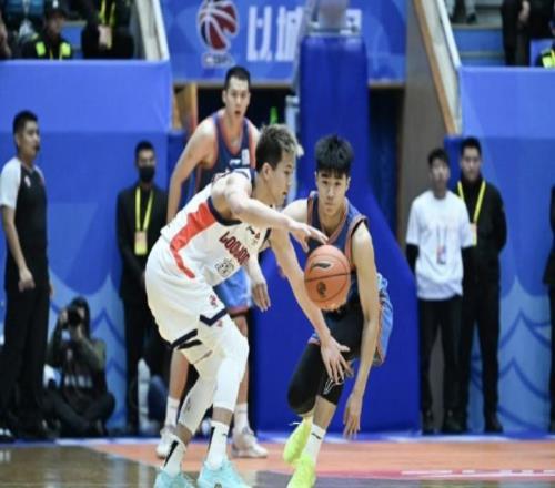 时隔325天重返CBA赛场,郭艾伦16+5率广州战胜四川