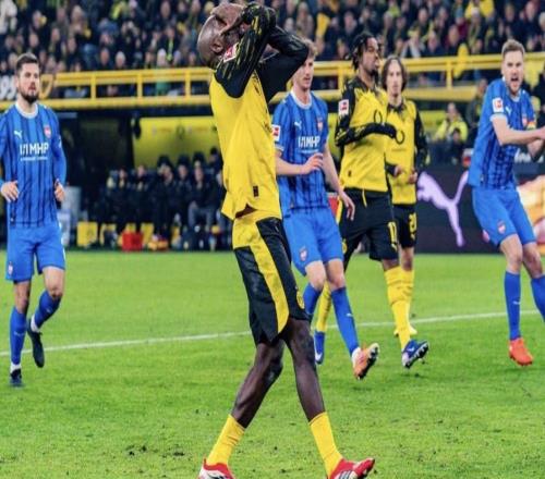 施洛特贝克解释吉拉西罚点前他拿着球:对手会干扰点球主罚者