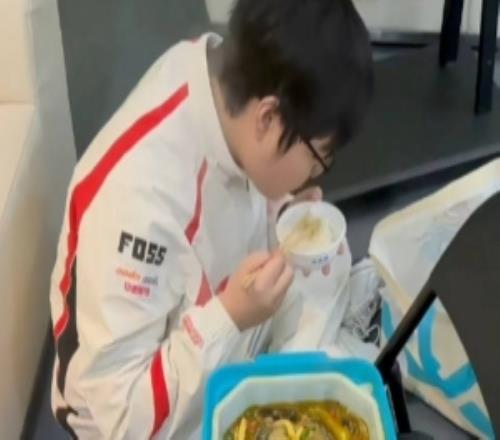 TES发布视频：先吃饭吧候场的69版