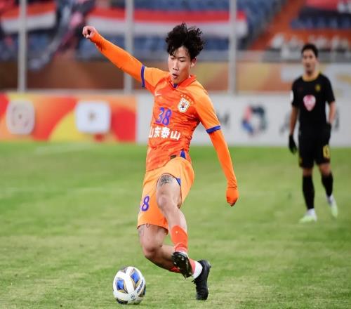 意外!谢文能本赛季刚结束就离开鲁能,现身新去处赢得球迷追捧