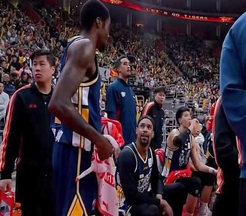 晋粤大战后!迪亚洛惨遭重罚,广东队还要挖人,杜锋招募法耶