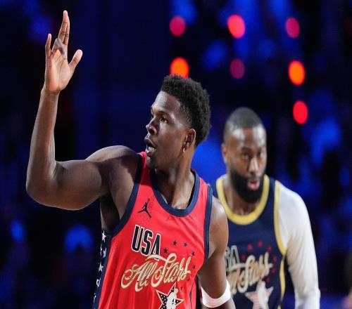 合計(jì)32分9板3助，愛德華茲當(dāng)選全明星MVP