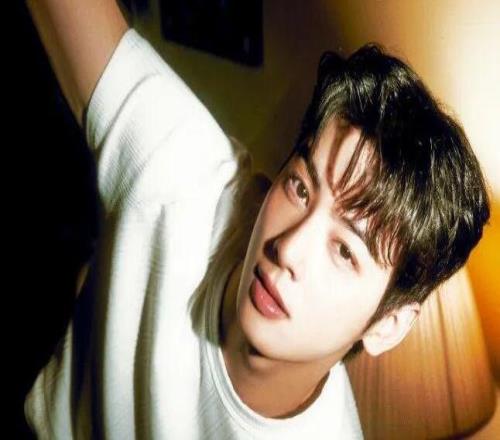 衢州队“登上”NBA金州勇士队主场大屏!向广大中国球迷致以新年问候界外球