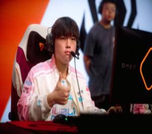 打入先鋒賽&MSI&S賽三者決賽選手：BLG上中野輔、Zeus、Caps