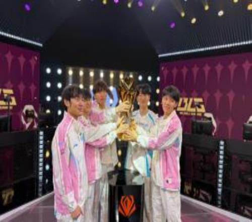 BLG輔助ON曬出捧杯照片：“這冠軍不簡單呀”