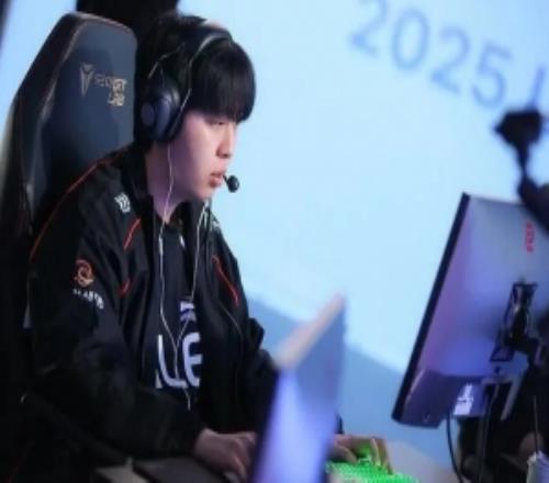 Kanavi：個人偏向折磨對麵打野來拉開差距，隊友判斷越塔收益更高