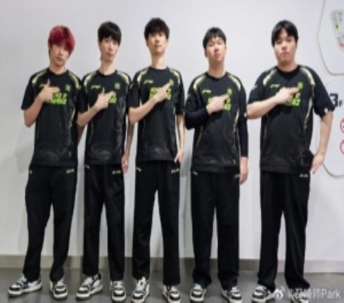 圈内人:大概两年前LPL选手开始月结工资现在前脚放假后脚就解约