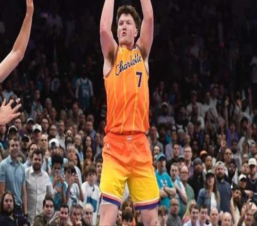 大崩盘!超级黑马轰然倒下:全队沮丧离场,新星6三分难救主