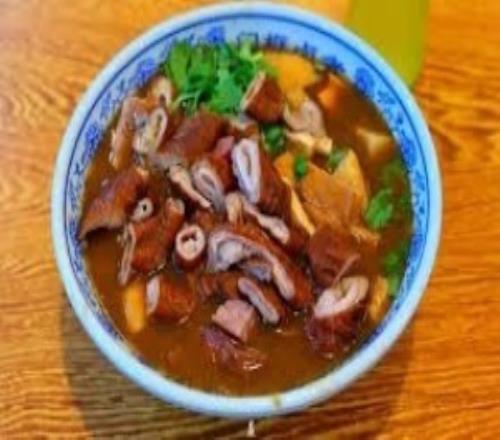 管哥也是个老吃家！管泽元：吃肠头真不能洗得太干净啊，要不然不香