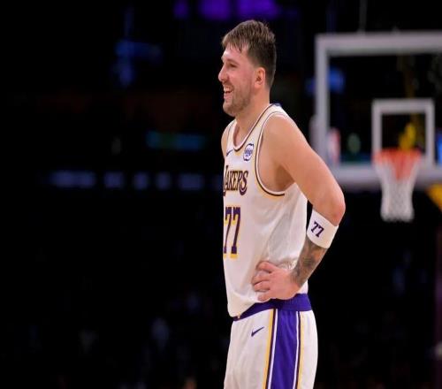 全明星爆冷！詹姆斯落后開拓者菜鳥7萬票，20年統(tǒng)治時(shí)代終結(jié)