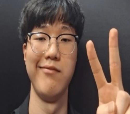 战胜TES后，KT上单PerfecT发文：三连胜晋级八强！太棒了