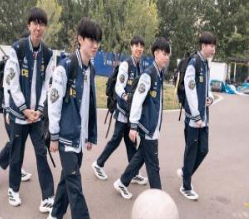 北川经纪人爆料:CFO中下HongQ和Doggo有很多队伍想要,包括iG