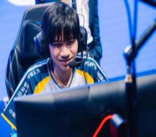 爆料人:18岁CFO中单选手HongQ拒绝了来LPL赛区的请求