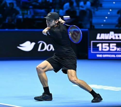 年终晋级夜幕后:德米成阿卡头号粉丝被实锤,阿卡赛前为拉杜庆生