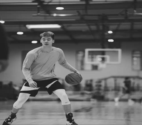 不打了!拒绝NBA训练营合同!中国男篮第一天赋后卫