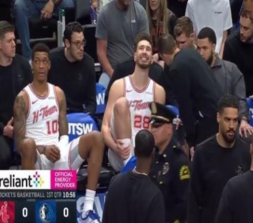 折损大将,申京开场64秒落地90度崴脚,本场不回归