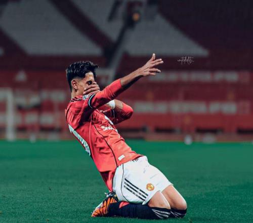 曼联送跑车游说小梅西放弃巴萨梦!留队未来当王牌,获誉最强10后