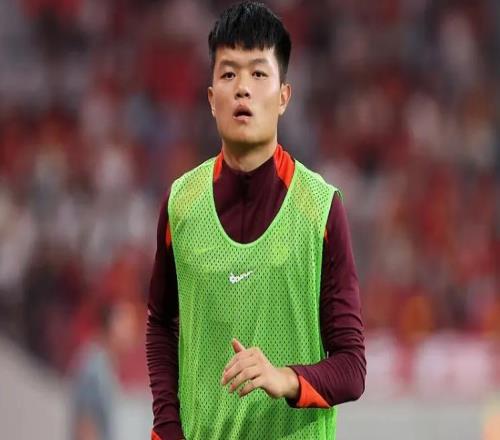 恭喜!中国男足21岁新星登陆豪门,标王价加盟海港,接班传奇国脚