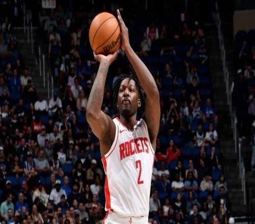 场上表现实在是太差了,但火箭终于减少了锋线新援的出场时间