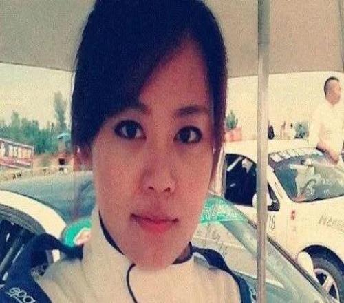 中国第一代女赛车手，40岁决定去开网约车