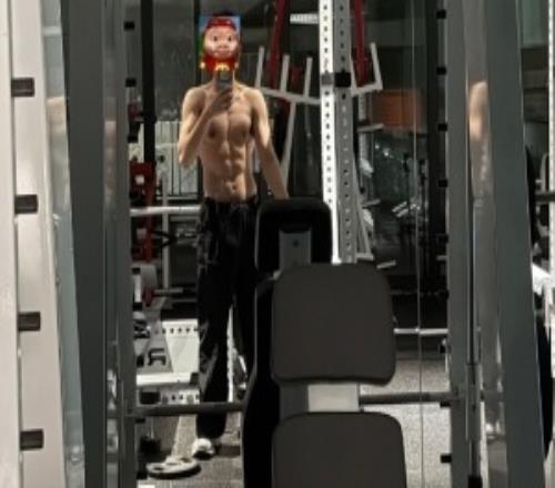 体面人！GALA晒8块腹肌后Bin不服依旧热心捧场：斌哥这天赋是真有说法的