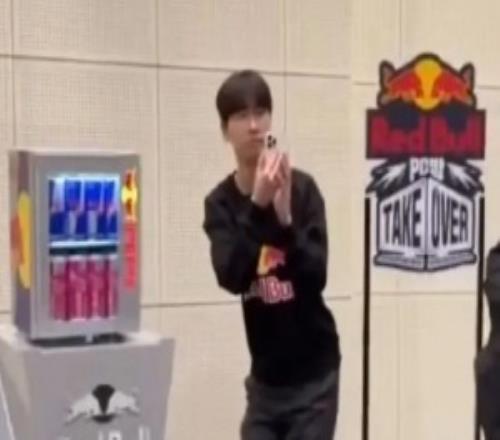 很多觀眾都認為Doran菜，吧友們覺得現役上單有沒有哪位選手能做到穩定壓制他的