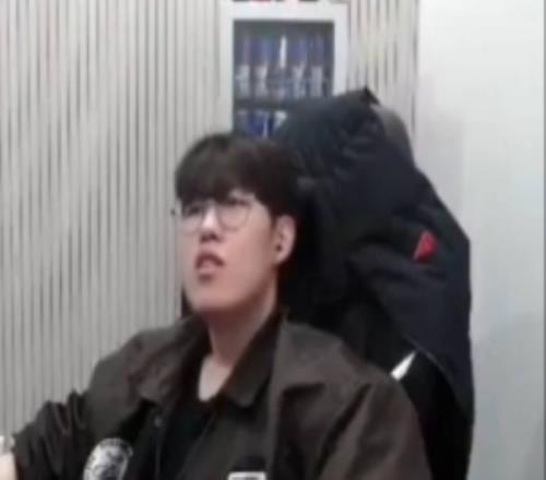 Oner：我觉得产生感情那一刻就算初恋了我的初恋在高中不是单恋