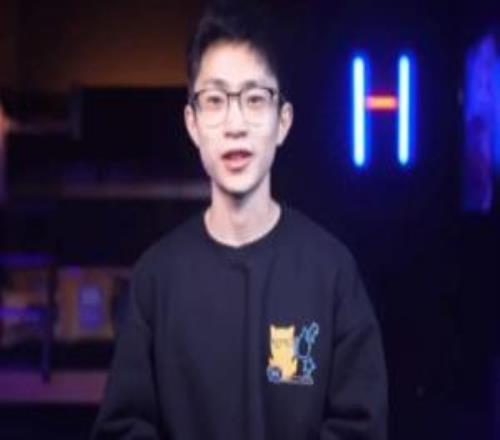 還是網(wǎng)紅賺錢何同學(xué)廣告定制視頻商業(yè)報價77萬植入視頻44萬