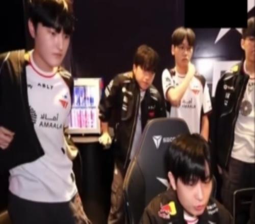 keria为赛事失利向粉丝道歉并透露伤病：下肢出现问题已接受治疗