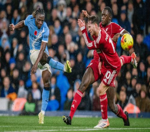 曼城30利物浦！距英超榜首差4分，哈蘭德失點(diǎn)+破門，多庫(kù)世界波