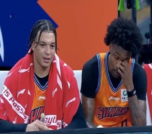 有驚無險(xiǎn)！上海豪取6連勝：張鎮(zhèn)麟20分創(chuàng)新高，王哲林17分5板