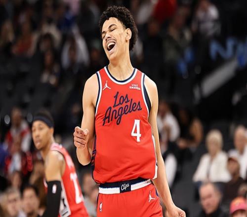 稳定性还是差了一些!快船锋线新秀面对国王的表现真是堪称灾难