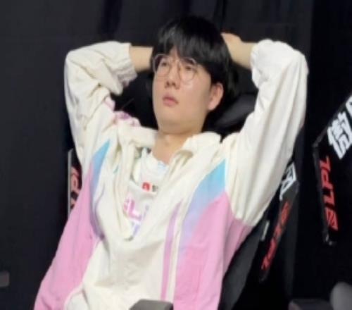 BLG发布花絮：AD被椅子单杀的可能性很小，但绝不是0%