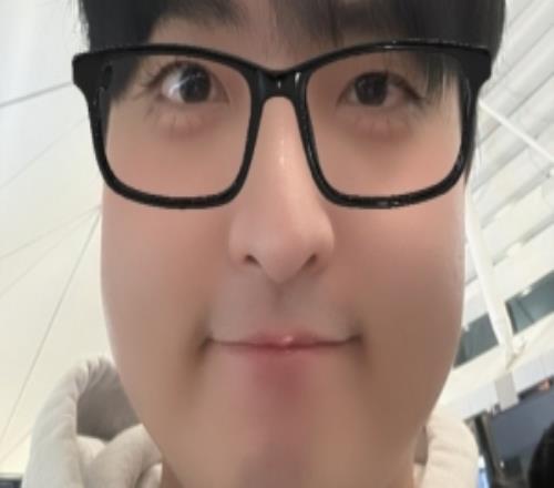 战胜IG后NIP上单HOYA晒照：大家过年快乐