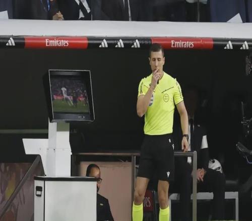 裁委会复盘国家德比判罚:主裁2次判罚错误,VAR均已纠正