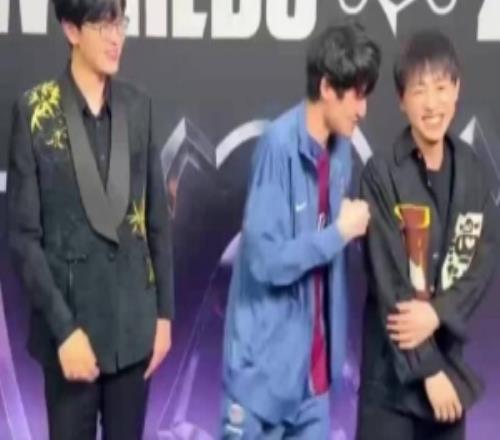Karsa：只能說ssm和jiejie大善人一個送我GEN，一個送我hle