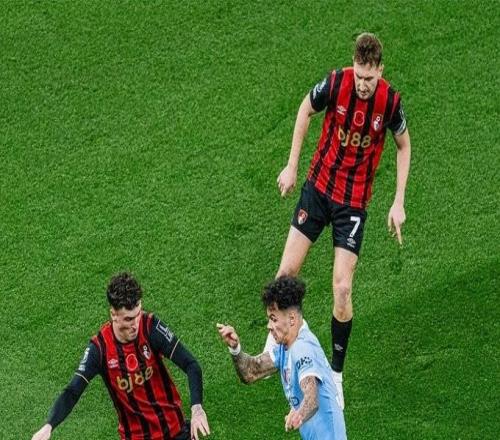 奥赖利:踢左后卫很讲究战术传中时我知道找到哈兰德就行