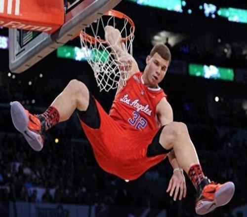 09屆誰賺到最多哈登4億，庫里5.3億，看到霍勒迪我服了