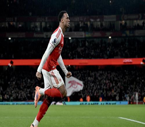 21!阿森纳苦胜10人切尔西,领先曼城5分,进攻艰难3球全是角球