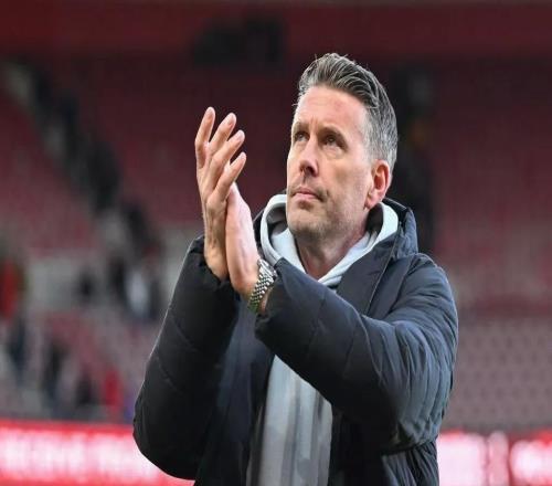 镜报:由于狼队对主教练爱德华兹的兴趣,米堡取消了赛前发布会