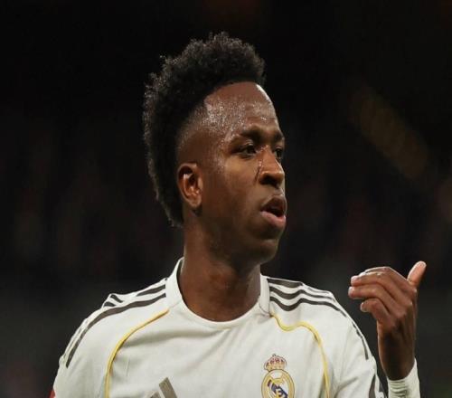 羅馬諾：維尼修斯與切爾西的傳聞不實，他完全專注于皇馬