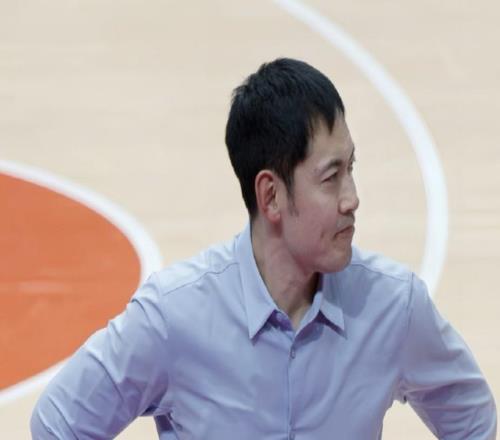 張慶鵬：球隊(duì)正在從困難期慢慢回暖，隊(duì)中所有人都沒(méi)有放棄