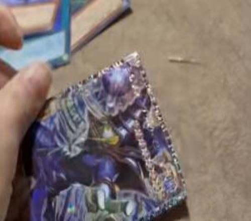 最慘一剪沒！玩家失手剪壞價值25萬元的卡：直接瘋了