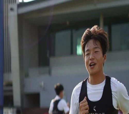 李镇全:享受鲜花掌声,也要扛住批评质疑