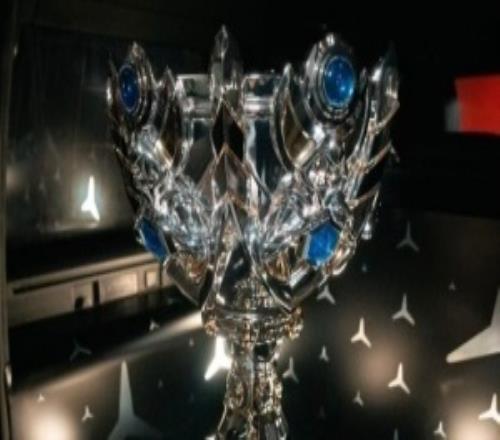 LPL未來該采取什麽手段來改變現狀吸引更多外援，還是專注於新人培養