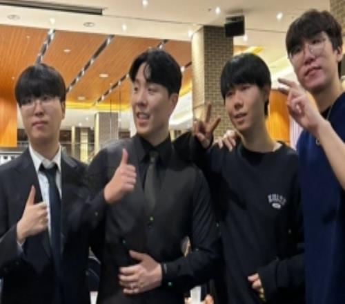 Lehends更新和KiinRulerhelper合照:恭喜结婚