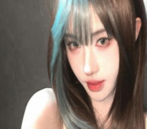 把拉拉掰正吃鸡女同主播出轨大哥被"正宫"直播对质！真实长相曝光