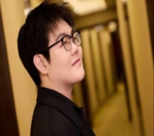 預判knight曾在369續約動態留言“還打幾年”369回復“額”